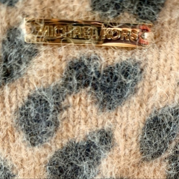 ✨✨Michael Kors Angora V-Neck Leopard Print Fuzzy Sweater ✨XS✨ - Picture 5 of 6